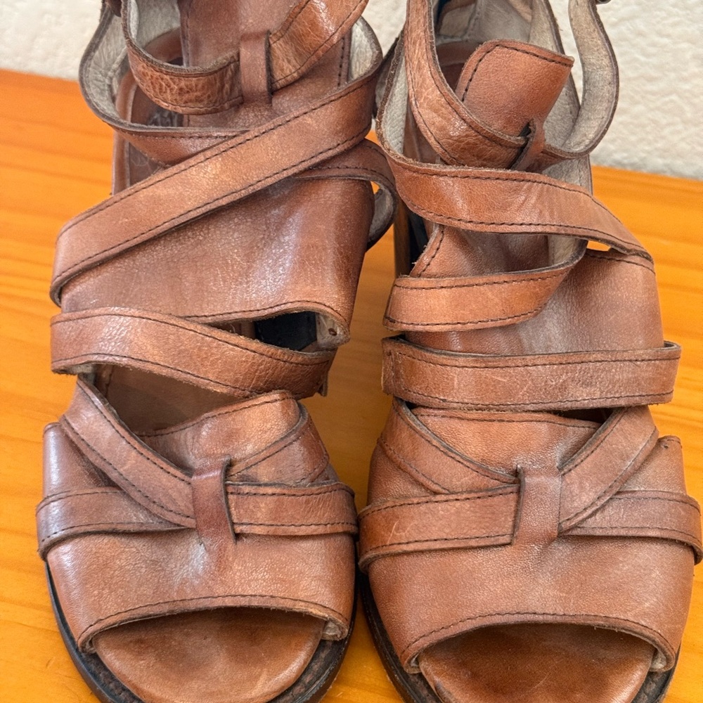 Freebird By Steven Claw Sandals Heels Distressed Women 9 White Wash Dusty Brown - Picture 6 of 8
